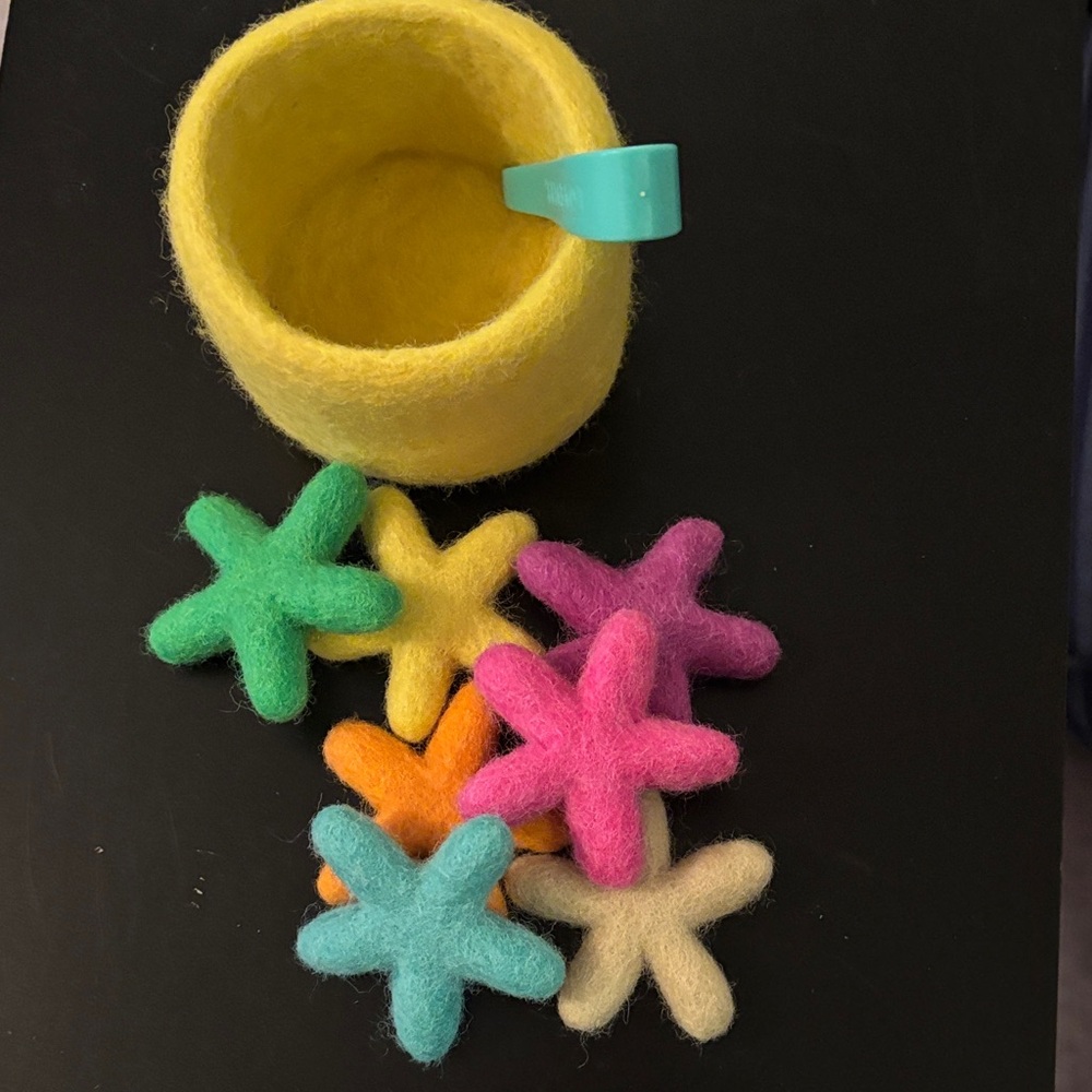 Vibrant Starfish Felt Play Set with Yellow Basket